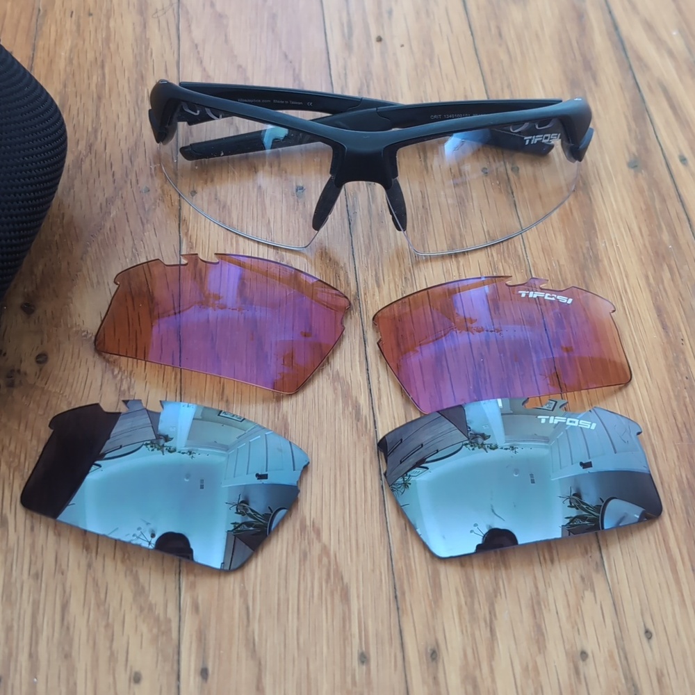 Tifosi Sunglasses With Alternate Lenses - Picture 2 of 9
